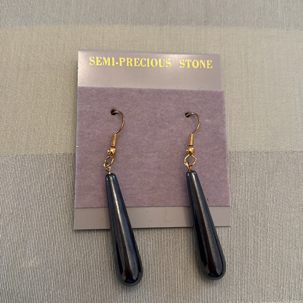 🟥Brand New Carved Hematite Elongated Teardrop Drop/Dangling Earrings - Picture 3 of 7